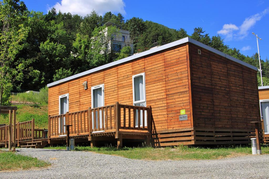 Готель Camping Lou Gourdan Пюже-Теньє Екстер'єр фото